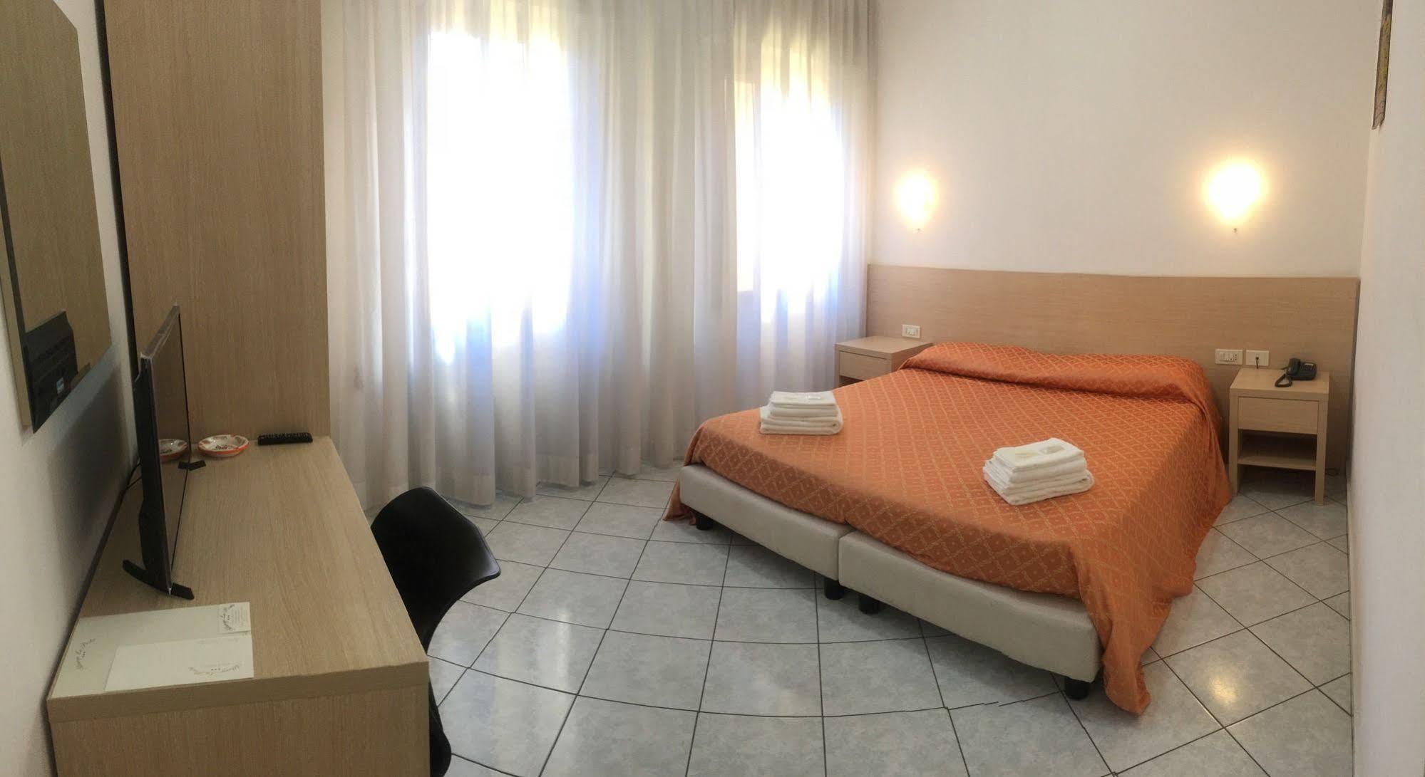 Albergo La Posta Arezzo Badia Al Pino ภายนอก รูปภาพ