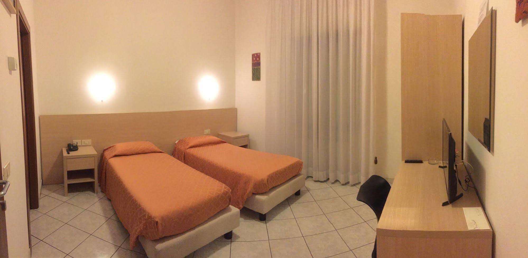 Albergo La Posta Arezzo Badia Al Pino ภายนอก รูปภาพ